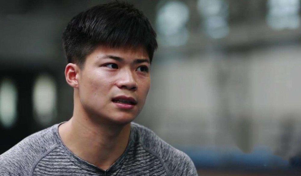 我们的DC宇宙构建方式与漫威非常不同，我们的电影并不着重强调一个共享的宇宙，只是一部一部地拍